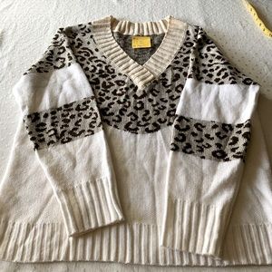 M-L animal print sweater no tag